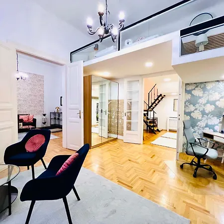 Izabella Street Апартаменты