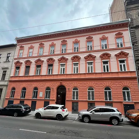 Izabella Street Apartamento *