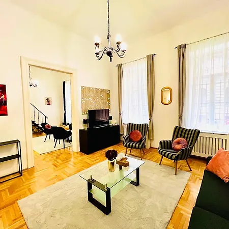 Апартаменты Izabella Street *